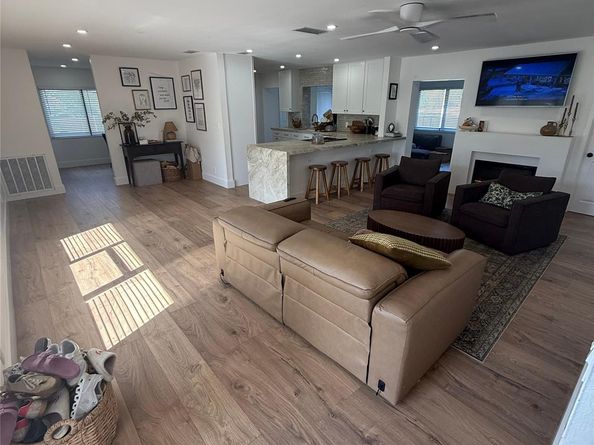 9431 NW 18TH St, Pembroke Pines FL 33024