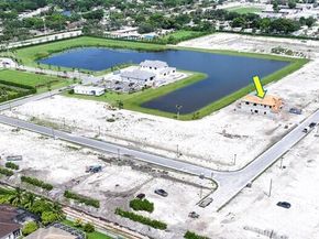 5005 Naugle Way Livingston 15, Davie FL 33328