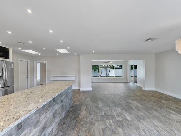 1009 SE 10th Ct, Deerfield Beach FL 33441