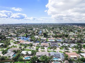 1009 SE 10th Ct, Deerfield Beach FL 33441