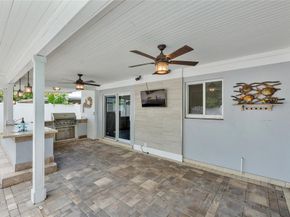 1009 SE 10th Ct, Deerfield Beach FL 33441