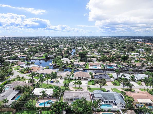 1009 SE 10th Ct, Deerfield Beach FL 33441