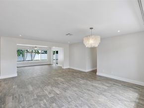 1009 SE 10th Ct, Deerfield Beach FL 33441