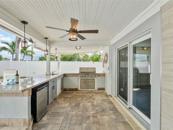 1009 SE 10th Ct, Deerfield Beach FL 33441