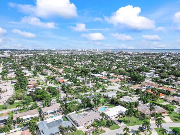 1009 SE 10th Ct, Deerfield Beach FL 33441