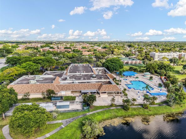 10101 Sunrise Lakes Blvd 204, Sunrise FL 33322