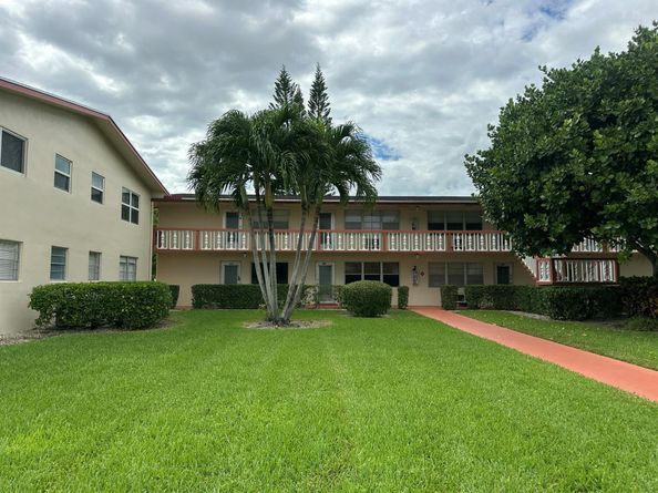 193 Chatham J, West Palm Beach FL 33417