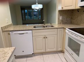 9460 Poinciana Pl 203, Davie FL 33324