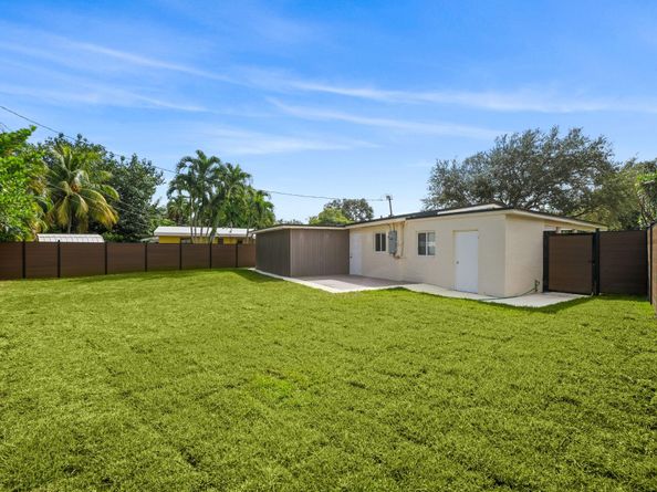 823 SW 27th St, Fort Lauderdale FL 33315