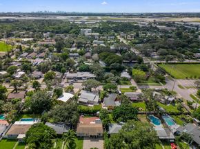 823 SW 27th St, Fort Lauderdale FL 33315