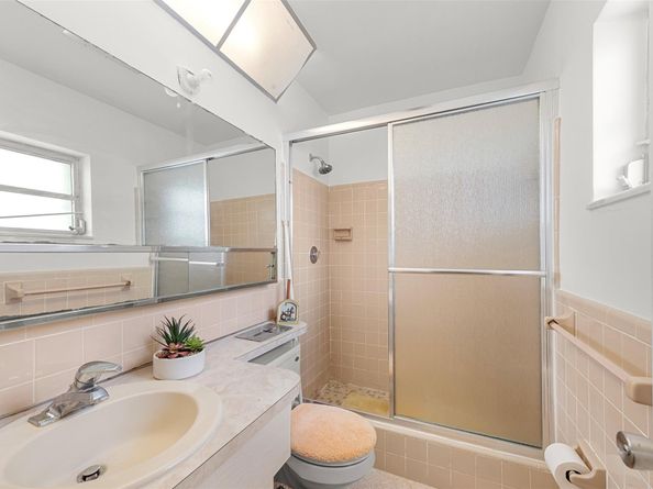 8604 NW 57th Ct, Tamarac FL 33321