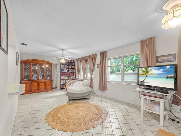 8604 NW 57th Ct, Tamarac FL 33321