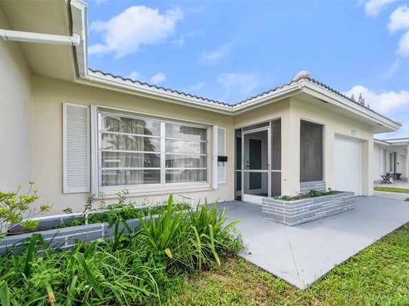 8604 NW 57th Ct, Tamarac FL 33321