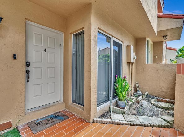 7903 NW 7th Ct, Plantation FL 33324