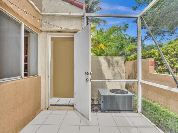 7903 NW 7th Ct, Plantation FL 33324
