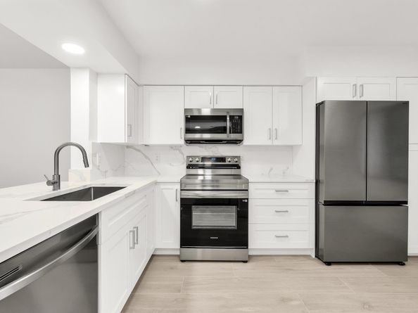 7290 Kinghurst Drive 102, Delray Beach FL 33446