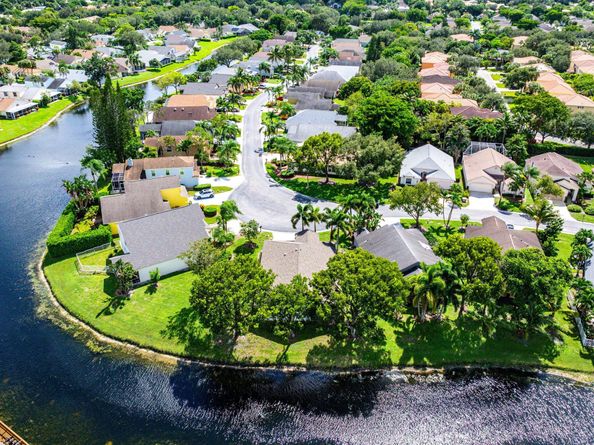 2239 Soundings Court, Greenacres FL 33413