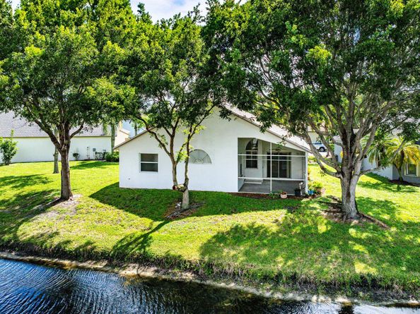 2239 Soundings Court, Greenacres FL 33413