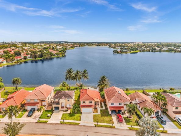 3218 W Buena Vista Dr, Margate FL 33063