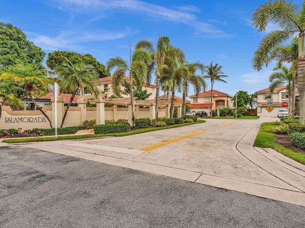 3218 W Buena Vista Dr, Margate FL 33063
