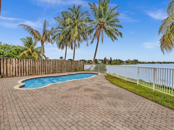 3218 W Buena Vista Dr, Margate FL 33063