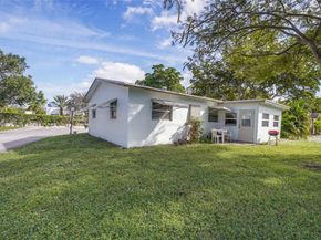 2617 SW Natura Ave, Deerfield Beach FL 33441