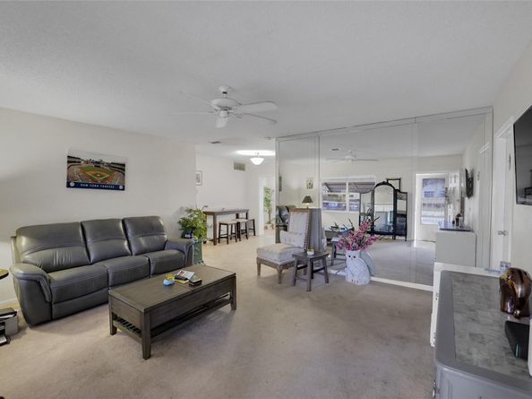 2617 SW Natura Ave, Deerfield Beach FL 33441