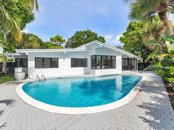 7512 W Lake Drive, Lake Clarke Shores FL 33406