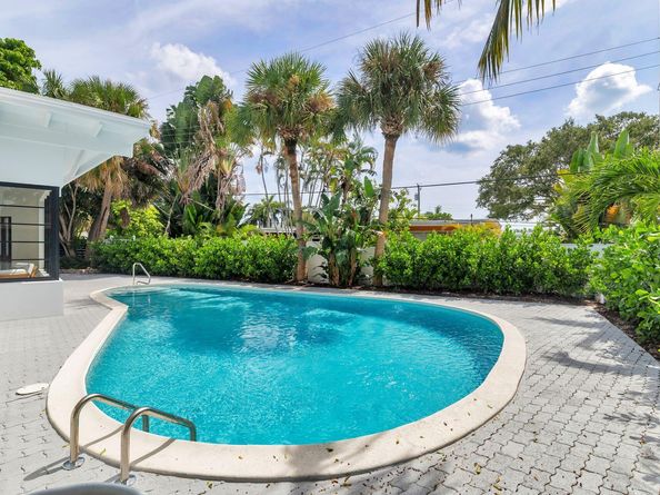 7512 W Lake Drive, Lake Clarke Shores FL 33406