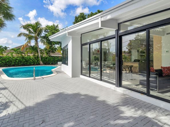 7512 W Lake Drive, Lake Clarke Shores FL 33406