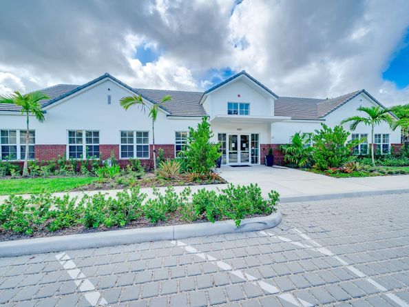 12422 Classic Dr, Coral Springs FL 33071
