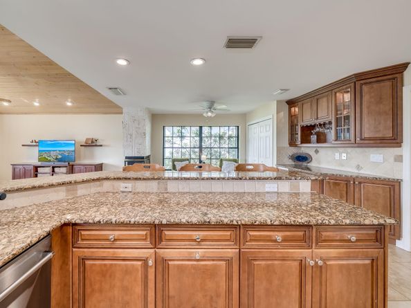 12422 Classic Dr, Coral Springs FL 33071