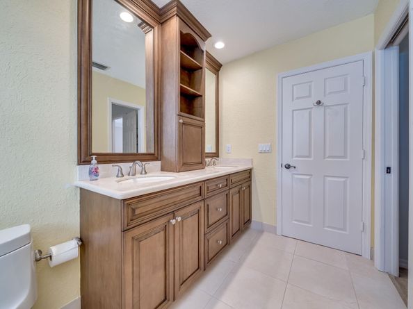 12422 Classic Dr, Coral Springs FL 33071