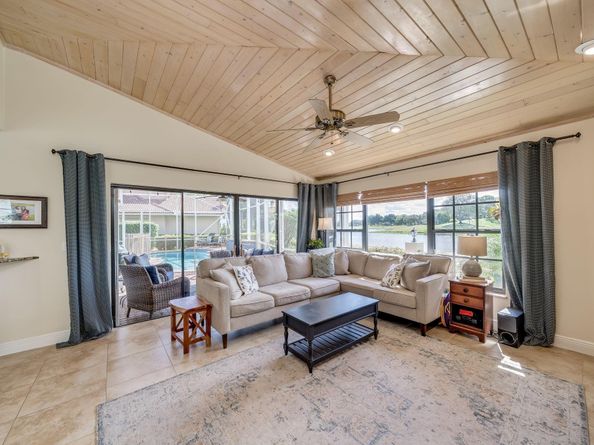 12422 Classic Dr, Coral Springs FL 33071