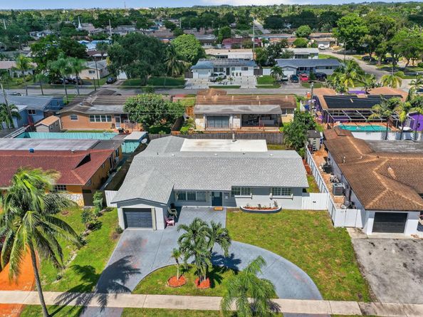 7641 NW 6th Ct, Pembroke Pines FL 33024
