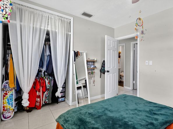 7641 NW 6th Ct, Pembroke Pines FL 33024