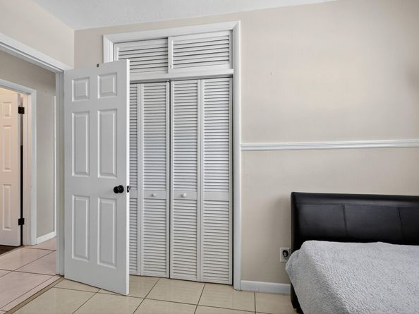 7641 NW 6th Ct, Pembroke Pines FL 33024
