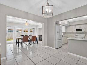7641 NW 6th Ct, Pembroke Pines FL 33024