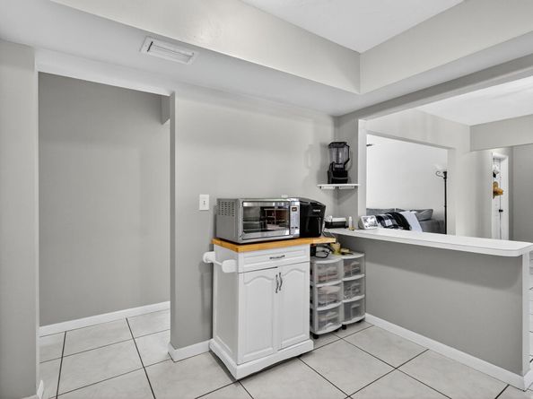 7641 NW 6th Ct, Pembroke Pines FL 33024