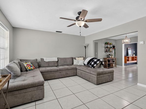 7641 NW 6th Ct, Pembroke Pines FL 33024