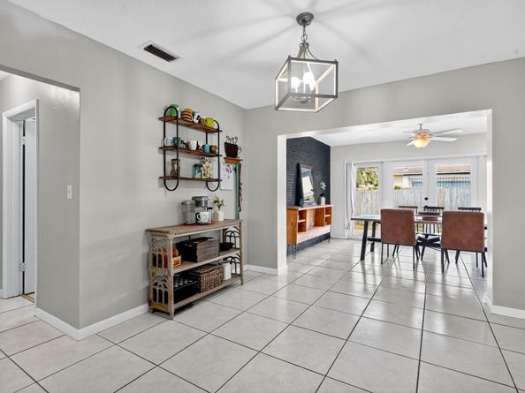 7641 NW 6th Ct, Pembroke Pines FL 33024