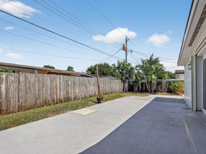 7641 NW 6th Ct, Pembroke Pines FL 33024