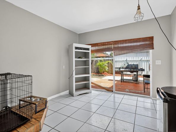 7641 NW 6th Ct, Pembroke Pines FL 33024