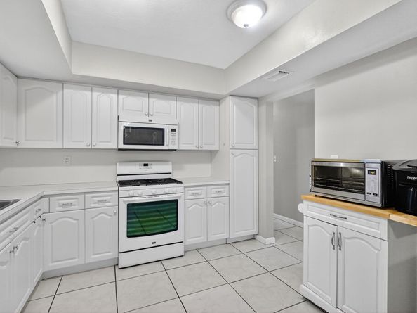 7641 NW 6th Ct, Pembroke Pines FL 33024