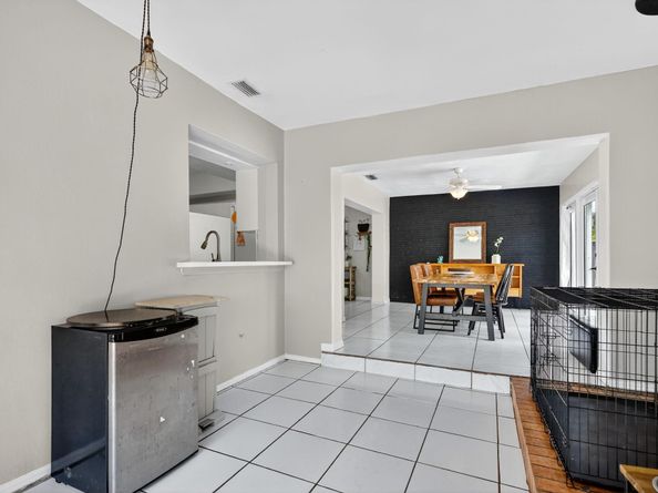 7641 NW 6th Ct, Pembroke Pines FL 33024