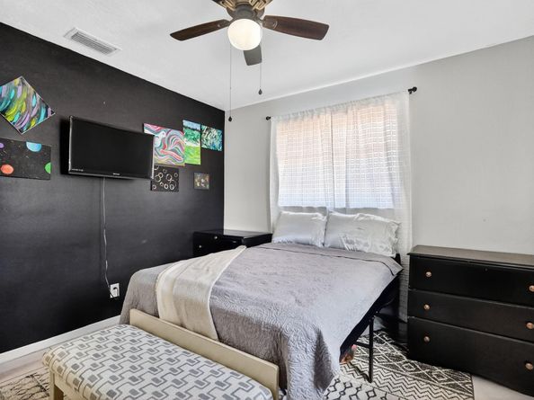 7641 NW 6th Ct, Pembroke Pines FL 33024
