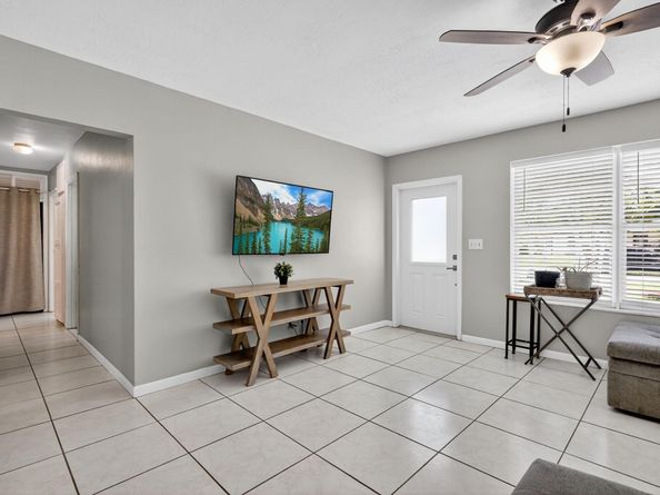 7641 NW 6th Ct, Pembroke Pines FL 33024