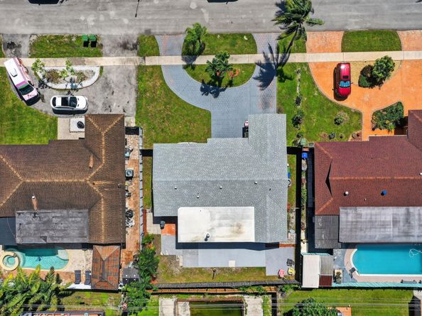 7641 NW 6th Ct, Pembroke Pines FL 33024