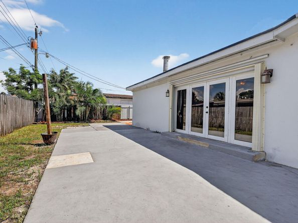 7641 NW 6th Ct, Pembroke Pines FL 33024