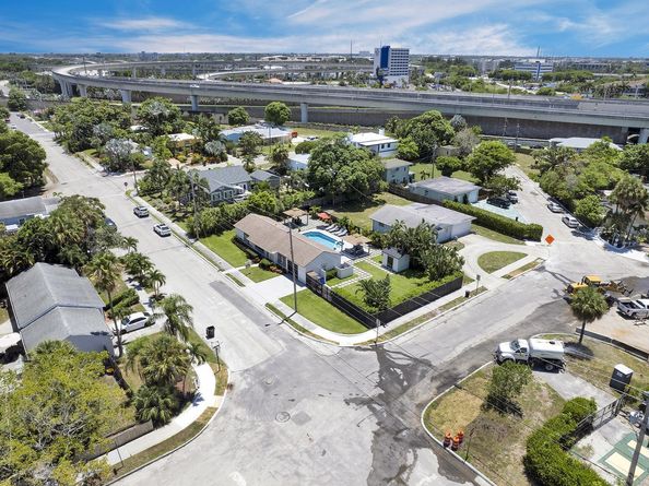 2301 Ridgeway Avenue, West Palm Beach FL 33401